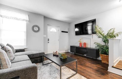 Richmond House | Grand Carytown family home 6BR FREE parking