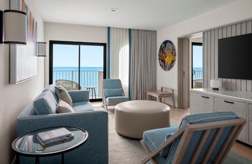 Seven Mile Beach Resort | Relaxing Grand Cayman Marriott Resort with Pool & Spa