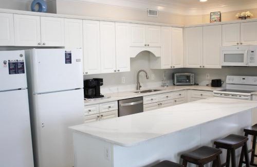 North Myrtle Beach House | Delightful Grand Cayman Villa A2 with Pool and Hot Tub