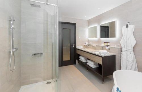 Belfast Central District Hotel | Elegant Grand Central Hotel Belfast: Top-Rated 5-Star Stay