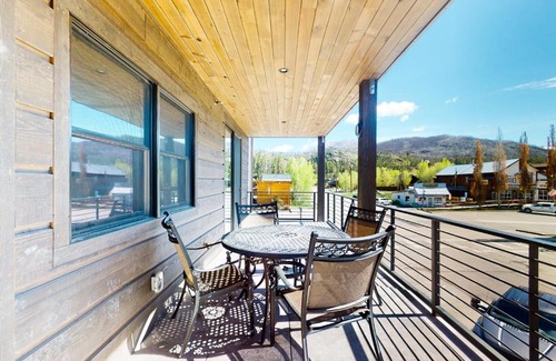Grand Lake Apartment | Family-Friendly Stay at Grand Central - Rated 9.5/10!
