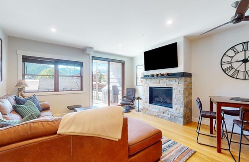 Grand Lake Apartment | Family-Friendly Stay at Grand Central - Rated 9.5/10!