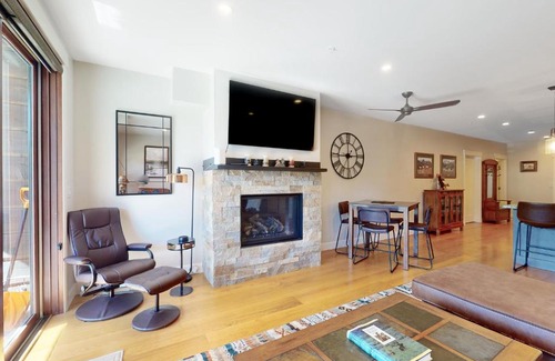Grand Lake Apartment | Family-Friendly Stay at Grand Central - Rated 9.5/10!