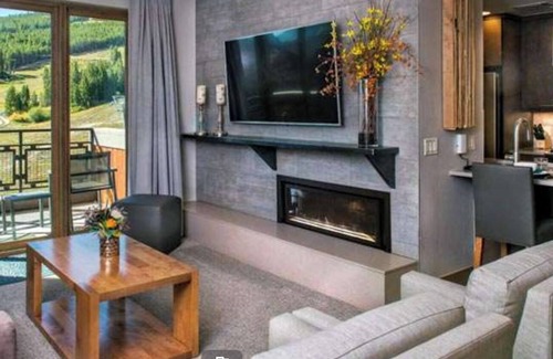 Smith County Cabin | Grand Colorado on Peak 8 Ski-in Ski-out