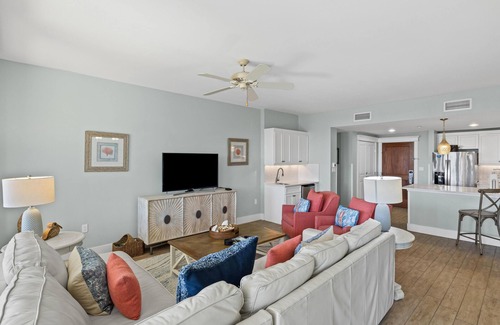 Baytowne Wharf Condo | Bayfront Views at Grand Complex Serenity in Sandestin Resort