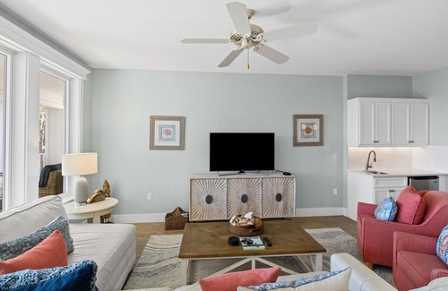 Baytowne Wharf Condo | Bayfront Views at Grand Complex Serenity in Sandestin Resort
