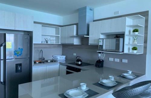 Tonsupa Apartment | Guest Rated 9.9: Grand Diamond Beach with Oceanfront Views
