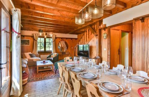 Les Gets Apartment | Grand Duplex Chalet: Family-Friendly with Ski-In Access