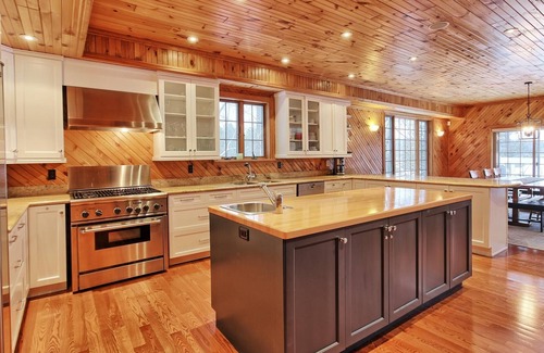Bracebridge Cottage | Discover Grand Elegance at Lake Muskoka - 6 Bedroom Retreat
