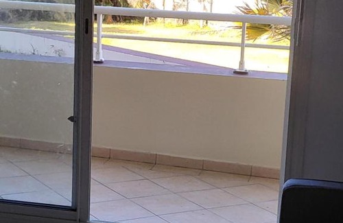 Saint-Benoit Apartment | Family-Friendly Stay at Grand f3 - Perfect for Kids