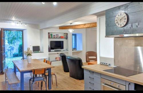 Mijanes Ski Chalet | Discover the Grand Gîte in Ariège Mijanes, Pet-Friendly Retreat