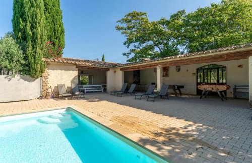 Camaret-sur-Aigues House | Family-Friendly Retreat at Grand gîte de Tante Berthe