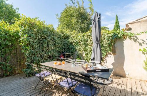 Camaret-sur-Aigues House | Family-Friendly Retreat at Grand gîte de Tante Berthe