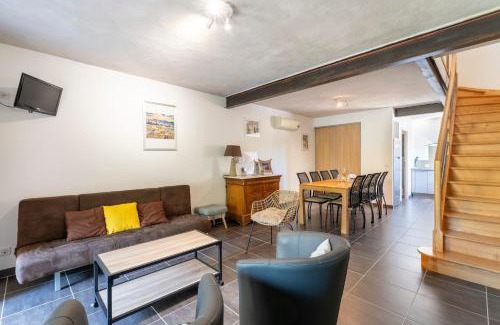 Camaret-sur-Aigues House | Family-Friendly Retreat at Grand gîte de Tante Berthe