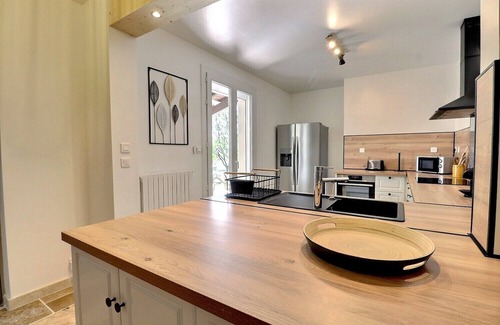Ruoms House | Discover Grand Gîte Marie-the: Ocean View & Spa Retreat