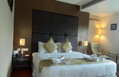 Tiruchirappalli Hotel | Grand Gardenia: Family-Friendly Retreat with Top Amenities