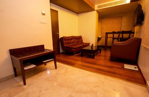 Tiruchirappalli Hotel | Grand Gardenia: Family-Friendly Retreat with Top Amenities