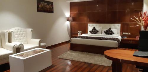 Kanpur Hotel | Grand Geet Hotels: Family-Friendly Stay with Spa & Dining