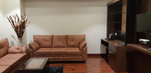Kanpur Hotel | Grand Geet Hotels: Family-Friendly Stay with Spa & Dining