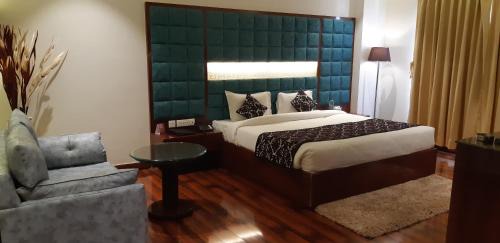 Kanpur Hotel | Grand Geet Hotels: Family-Friendly Stay with Spa & Dining
