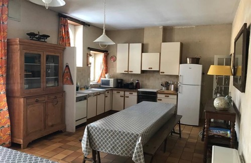 Parce-sur-Sarthe House | Spacious Farmhouse Retreat with Pool & Spa Near Paris