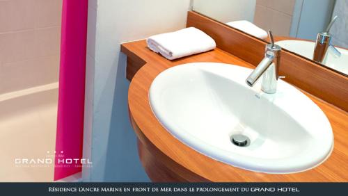 Benodet Hotel | Elegant Grand Hôtel Bénodet with Oceanfront Pool & Hot Tub