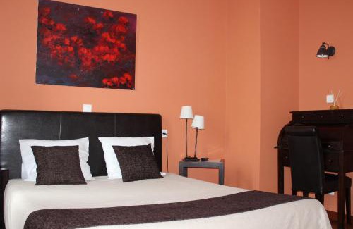 Brive-la-Gaillarde Hotel | Welcoming Grand Hôtel Brive: Pet-Friendly & Family Amenities