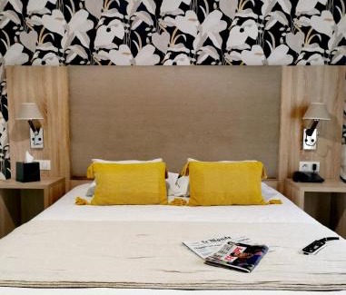 Brive-la-Gaillarde Hotel | Welcoming Grand Hôtel Brive: Pet-Friendly & Family Amenities