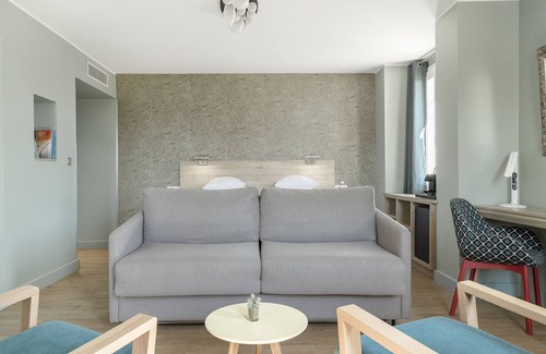 Old Town Hotel | Cozy Grand Hôtel Dauphiné: Oceanfront Suites & Spa