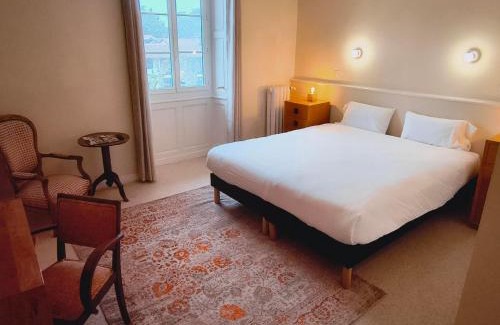 Saint-Jean-de-Luz City Center Hotel | Grand Hôtel de la Poste: Pet-Friendly Oasis with Pool