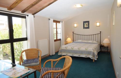 Sisteron Hotel | Experience Comfort at Grand Hôtel du Cours with Great Amenities
