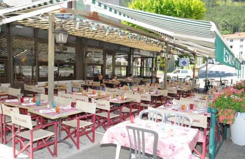 Sisteron Hotel | Experience Comfort at Grand Hôtel du Cours with Great Amenities