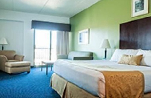 Dubuque Hotel | Family-Friendly Grand Harbor Resort with Waterpark Fun