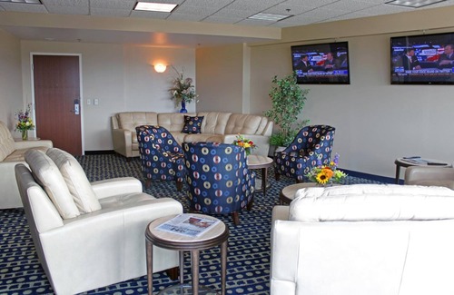 Dubuque Hotel | Family-Friendly Grand Harbor Resort with Waterpark Fun