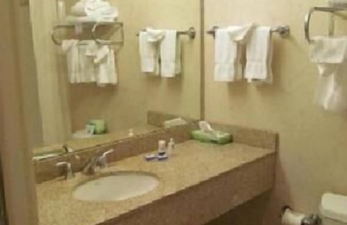 Dubuque Hotel | Family-Friendly Grand Harbor Resort with Waterpark Fun