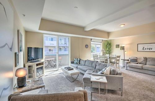Grand Haven Apartment | Ideal Grand Haven Condo with Patio Near Downtown Attractions