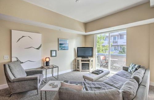 Grand Haven Apartment | Ideal Grand Haven Condo with Patio Near Downtown Attractions