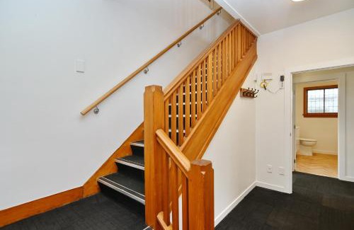 Christchurch City Centre Villa | Prime 5-Bedroom CBD Villa with Child-Friendly Amenities