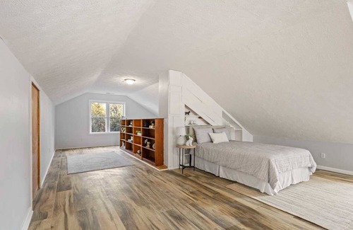 West Newton House | Discover Grand Horizons Oasis - Pet Friendly & Family Ready