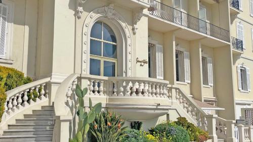 Sainte-Maxime City Centre Apartment | Grand Hotel - Family-Friendly 4-Star Getaway Awaits