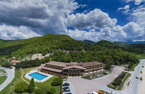 Cascia Hotel | Grand Hotel Elite: Oceanfront Retreat with Spa & Pool Access