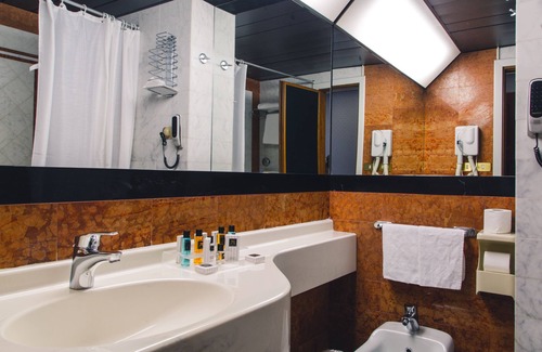 Reggio Calabria Hotel | Relax at the Grand Hotel Excelsior: 4-Star Comfort & Spa