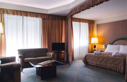 Reggio Calabria Hotel | Relax at the Grand Hotel Excelsior: 4-Star Comfort & Spa