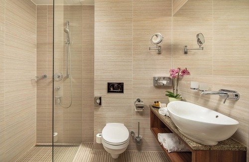Mako Hotel | Experience the Grand Hotel Glorius: Guest Rated 9.8/10