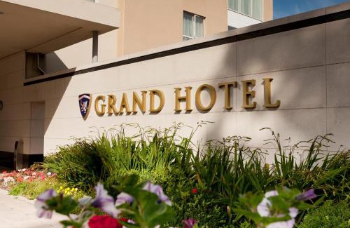 Malahide Hotel | Discover Grand Hotel: 4-Star Stay with Private Pool & Dining