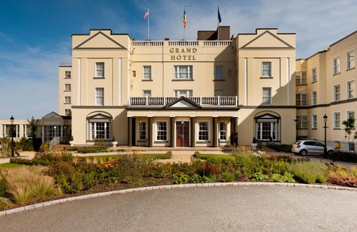 Malahide Hotel | Discover Grand Hotel: 4-Star Stay with Private Pool & Dining