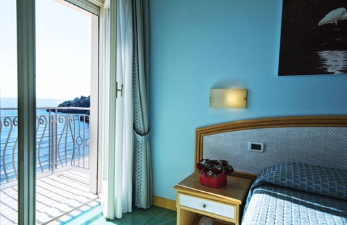 Gaeta Hotel | Discover Grand Hotel Il Ninfeo: A 4-Star Family Retreat