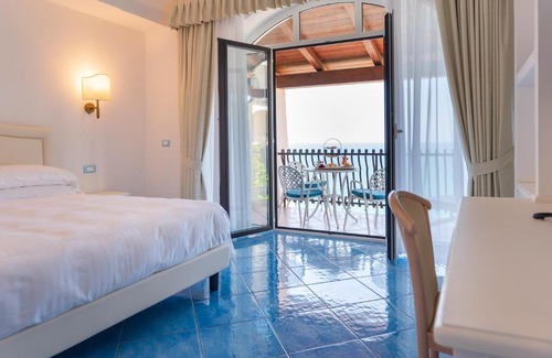 Gaeta Hotel | Indulge at Grand Hotel Le Rocce - Oceanfront Paradise