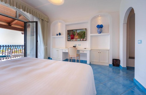 Gaeta Hotel | Indulge at Grand Hotel Le Rocce - Oceanfront Paradise