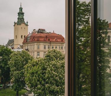Prospekt Svobody Hotel | Elegant Grand Hotel Lviv Casino & Spa with Ocean View